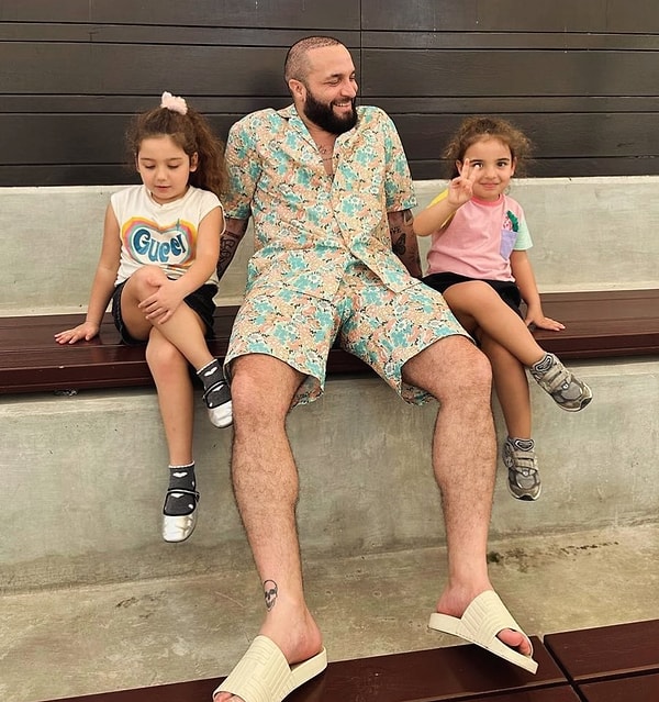 Berkay Şahin, 2019 yılında Arda Turan ile yaşadığı kavga sonrası açılan davanın ilk duruşmasında, mahkemeye gelir beyanında bulunmuş ve aylık gelirinin yalnızca 1000 TL olduğunu ifade etmişti. Görseli