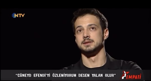 Ahmet Mümtaz Taylan'la Kızıl Goncalar ve Cüneyd karakteri hakkında konuşan Mert Yazıcıoğlu, karakterine ne kadar bağlandığını anlattı. Görseli