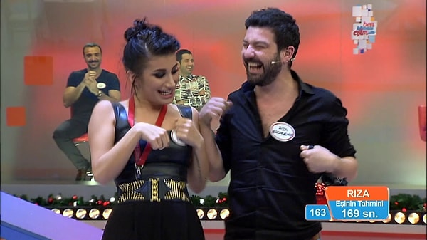 1. İrem Derici ve Rıza Esendemir Görseli