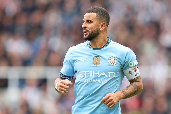 1. Fenerbahçe, sezonu Milan'da tamamlayan Manchester City’nin 35 yaşındaki sağ bek Kyle Walker ile ilgileniyor. Görseli