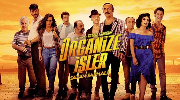 Dolandırıcılık hikayesini işleyen yapım 2019'da da Organize İşler Sazan Sarmalı adlı ikinci filmiyle vizyona girmişti. Görseli