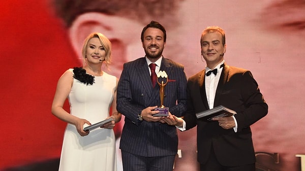 Yılın İnternet Gazetecisi ödülünü alan isim Mynet Genel Yayın Yönetmeni Ersel Yıldırım oldu! Görseli