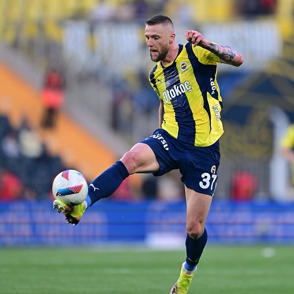 5 - Fenerbahçe'de kiralık forma giyen Milan Skriniar, Napoli'ye önerildi. Fenerbahçe ve Galatasaray da oyuncuyla ilgileniyor.