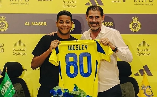 6- Beşiktaş, Al Nassr forması giyen Wesley için satın alma opsiyonlu kiralama teklifini yaptı.