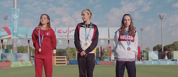 Recep İvedik'in olimpiyatlarda yarıştığı 5. filmde Sema Aydemir, bir olimpiyat sporcusunu canlandırmış. Görseli
