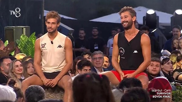 Survivor 2025'te dün akşam büyük final oynandı. Heyecanlı yarışta Survivor izleyicisi ve eski Survivor yarışmacıları da yer aldı. Görseli