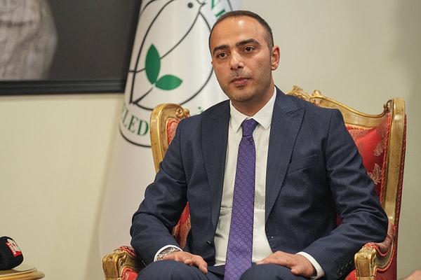 CHP'li Hakan Bahçetepe’nin tutuklanmasının ardından kısa süre sonra toplanan Gaziosmanpaşa Belediye Meclisi, AKP ve MHP’lilerin oyları ile AKP’li Eray Karadeniz belediye başkanvekili seçildi. Görseli