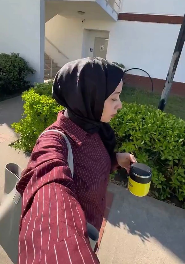 Sosyal medyada viral olan videoya izleyicilerden en çok çay ile ilgili yorum geldi. Görseli