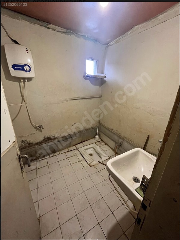Emlakçı bedeli yok ama 10 bin TL de kiradan ayrı depozito istemişler. Artık neye istedilerse?