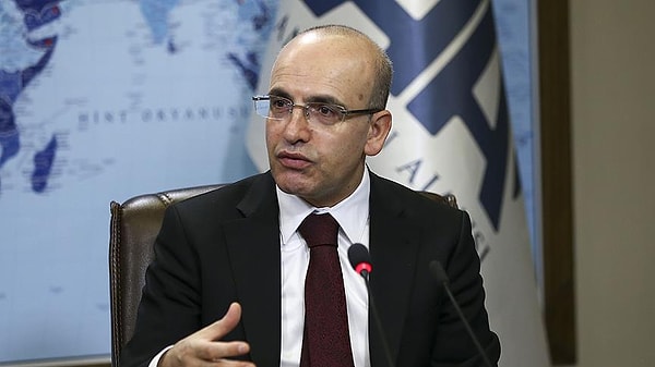 Nureddin Nebati’den bakanlık koltuğunu devralan Mehmet Şimşek politika faizlerini yükseltmiş ve krediye kolay ulaşımın yolunu kısmıştı. Görseli