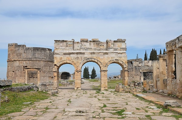 How to get to Hierapolis?