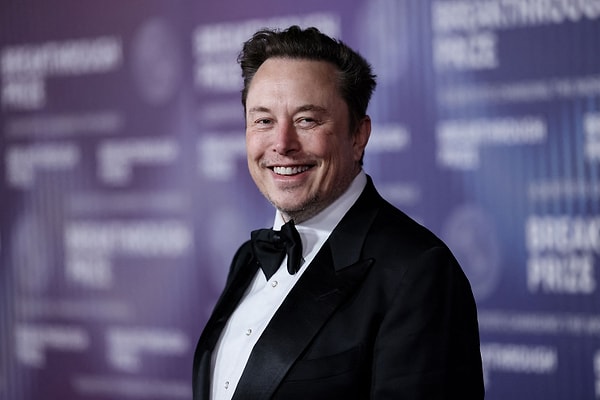 Elon Musk'ın başı hakkında çıkan iddialarla derde girdi. Görseli