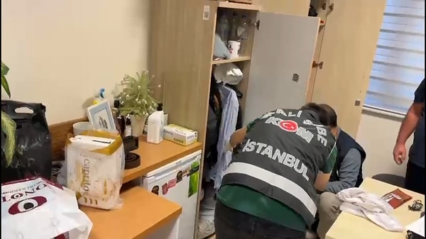İstanbul’da 50’ye yakın kişi İl Sağlık Müdürlüğü’ne giderek Yedikule Göğüs Hastalıkları Hastanesi’nde bıçak parası istenerek ameliyat günlerinin öne çekildiği yönünde ihbarda bulundu. Görseli