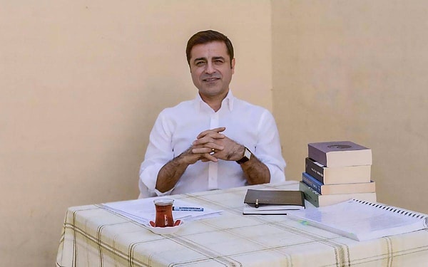Cezaevinde olan Selahattin Demirtaş, sosyal medya hesabı üzerinden yazılı açıklamada yayımladı.
