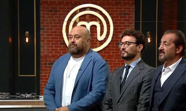 Survivor'ın final yapmasından sonra bir kitle tarafından yolu gözlenen MasterChef Türkiye yayın hayatına başladı. Görseli
