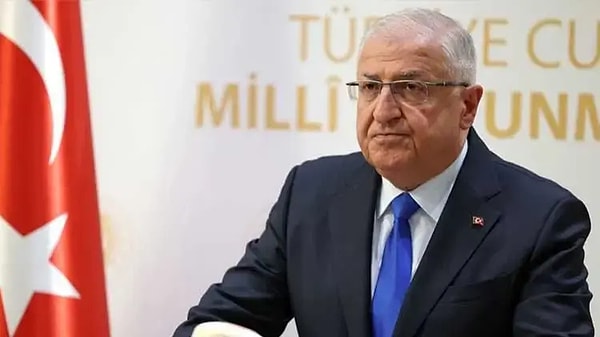 Millî Savunma Bakanı Yaşar Güler ve beraberindeki ekip İran hududundaki askeri birliklerde inceleme ve denetlemelerde bulunmak üzere Van’a gitti.