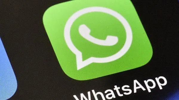 İran devlet televizyonu, Salı öğleden sonra halkı WhatsApp’ı telefonlarından silmeye çağırdı.