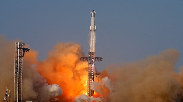 SpaceX’in Starship roketi ABD’nin Teksas Eyaleti’nde deneme uçuşuna hazırlanıyordu.