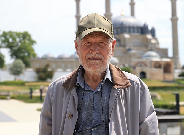 O Edirne'nin 'filozof hurdacısı'. 81 yaşındaki Şevki Kılıç, hiçbir zaman okuma sevgisini yitirmedi, iki üniversiteden mezun oldu.