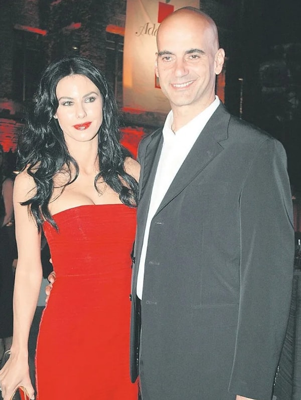 2011’e yılına gelindiğinde Defne Samyeli, eşine boşanma davası açtı. Ve ardından, medyaya yansıyan röportajlarla her şey adeta çorap söküğü gibi geldi.