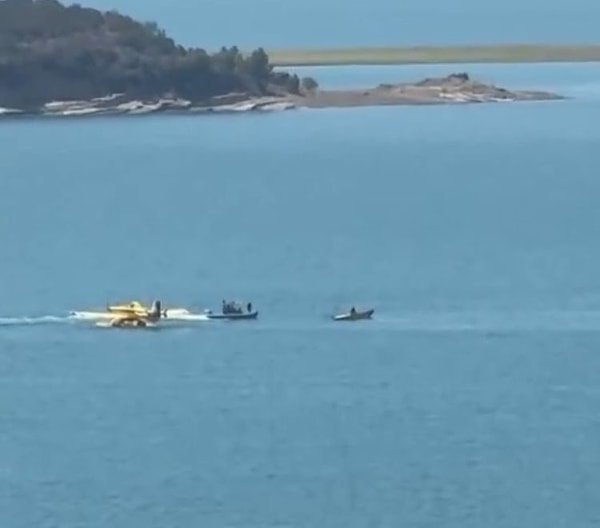 Alınan bilgiye göre, Merkez Çukurova ilçesi Salbaş Mahallesi Fadıl Köy mevkiinde orman yangını çıktı.