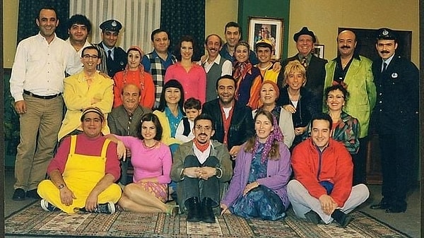 Yönetmen, yapımcı ve senarist olarak tanınan Sevgi Birsel, özellikle de Bir Demet Tiyatro dizisinin yönetmeni olarak geniş bir izleyici kitlesinin hafızasına kazınan Sevgi Birsel yaşamını yitirdi. Görseli