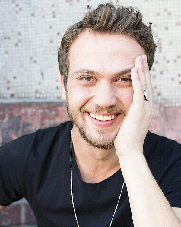 7. Ekranların en sevilen isimlerinden Aras Bulut İynemli, son olarak Deha dizisinde rol almış ancak dizi ilk sezonunda final yapmıştı.