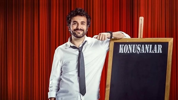 Türkiye’nin mizah sahnesini adeta sarsan isimlerden biri olan Hasan Can Kaya, ilk olarak 2020 yılında YouTube’da yayınlamaya başladığı “Konuşanlar” programıyla kısa sürede büyük bir hayran kitlesi elde etmişti. Görseli