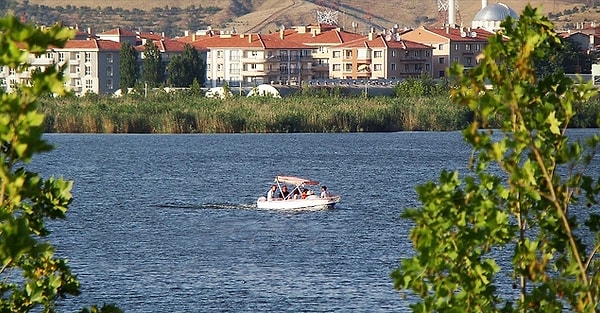 Where is Lake Mogan? How to get there?
