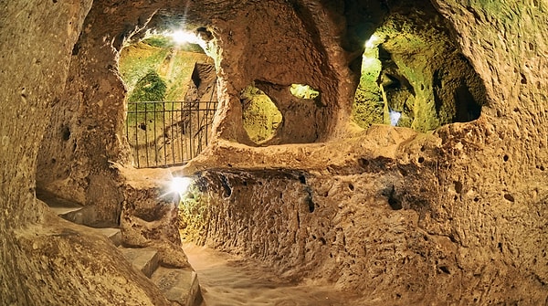 Structural and Cultural Characteristics of Derinkuyu Underground City