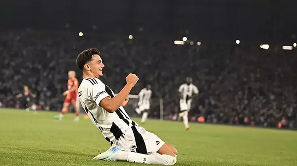 Mustafa Erhan dikkat çekmeye devam ediyor. Görseli