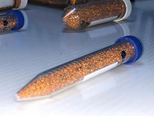 Kütahya’da polislerin yaptığı çevirmede plastik bir tüpün içinde kaliforniyum isimli maddenin ele geçirildiği iddia edilmişti. Görseli