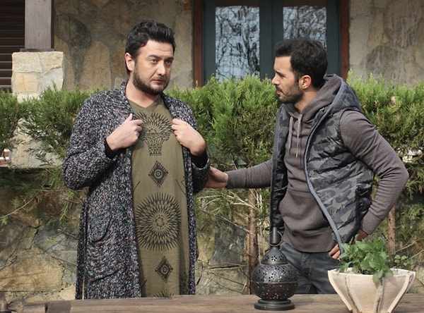 Hande Erçel ve Barış Arduç'un sevişme sahnesine kayıtsız kalamayan isimlerden biri de Onur Büyüktopçu oldu. Görseli