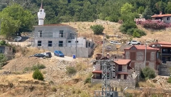 Ekrem İmamoğlu ve yakın çalışma arkadaşları, İBB’ye düzenlenen “yolsuzluk” operasyonunda tutuklanmıştı. Görseli