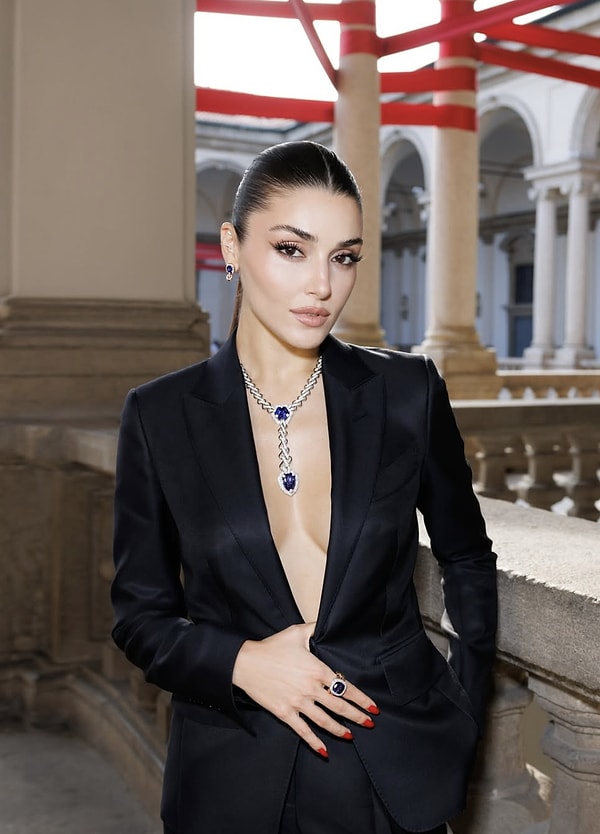 2. Hande Erçel Görseli