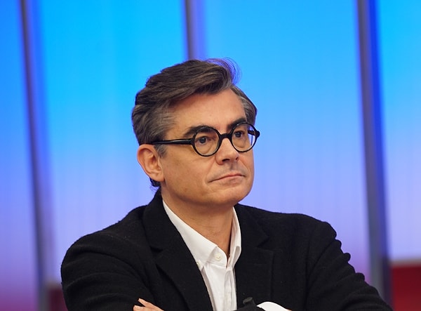 +İlk görüşte aşka inanır mısınız? Yoksa aşkın başlatılıp sürdürülebileceğini mi düşünüyorsunuz?