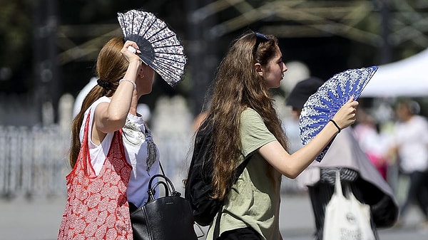 İstanbul Büyükşehir Belediyesi (İBB) Afet Koordinasyon Merkezi (AKOM), sosyal medya hesabından İstanbul'da beklenen hava durumuna ilişkin açıklamada bulundu.