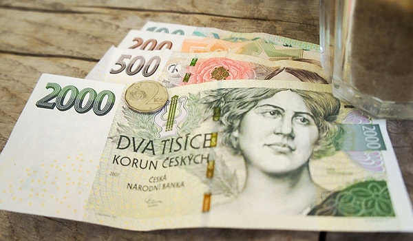 3. Çek korunası banknotları hem tarihi figürleriyle hem de canlı renkleriyle oldukça dikkat çekici.