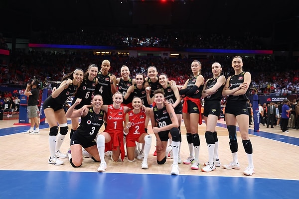 Milletler Ligi’nin ikinci haftasını 3-1’lik Brezilya yenilgisiyle noktalayan, 8 maçta 7 galibiyete imza atan Filenin Sultanları’nda, “en”ler listesine Yaprak ve Alexia damga vurdu Görseli