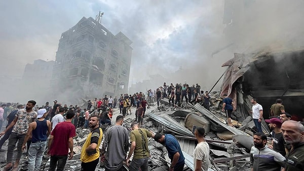 Şimdilerde İran ile çatışan İsrail, 2023’ün Ekim ayından beri Gazze’deki milyonlarca insana da adeta soykırım yapıyor.