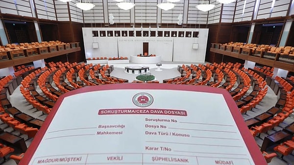 Anayasa Mahkemesi, bu harcamaların Siyasi Partiler Kanunu’nun 75. maddesine aykırı olduğunu belirterek, ilgili miktarın Hazine’ye aktarılmasına hükmetti.
