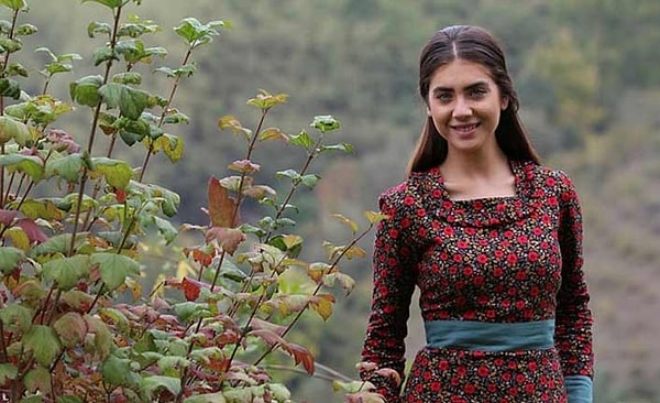 Rol aldığı dizilerle tanınırlık elde eden Fulya Zenginer uzun zamandır herhangi bir dizide rol almıyor. Görseli