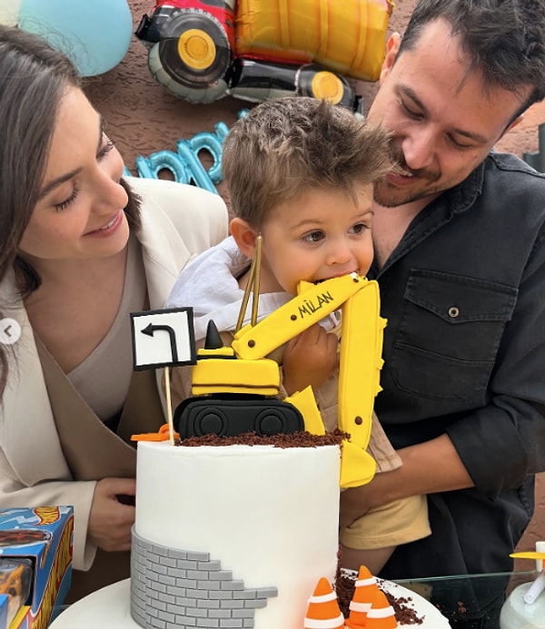 Oyunculuk kariyerini rafa kaldıran Zenginer artık tamamen sosyal medyaya odaklandı. Görseli