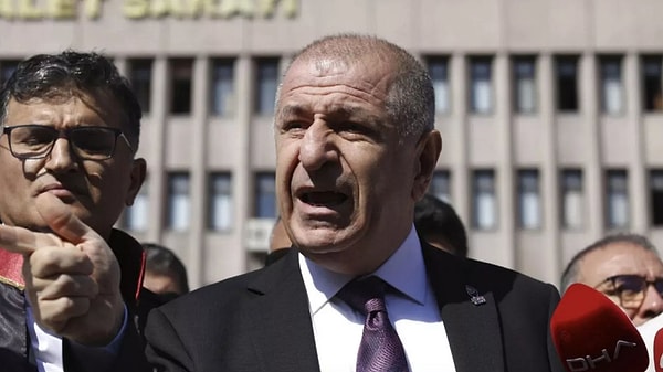 Zafer Partisi Genel Başkanı Ümit Özdağ Ocak ayında cumhurbaşkanına hakaret suçlamasıyla tutuklanmıştı. Görseli