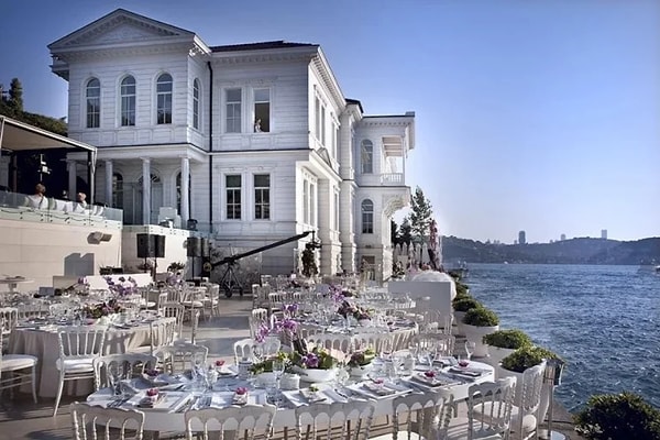 Boğaz’da şık bir yalıda