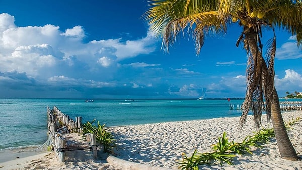 Bali’de plajda güneş batarken