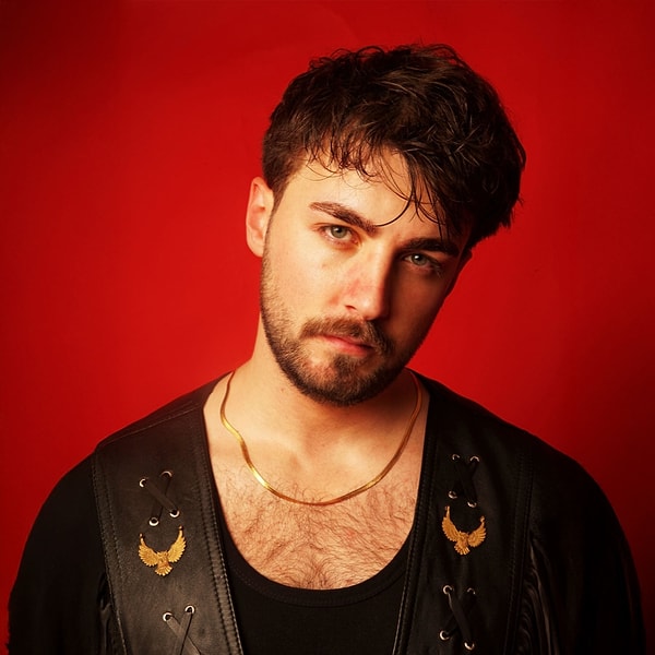 DOU'dan yepyeni bir single: Sar Beni