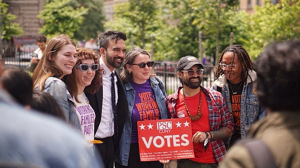 Koyu liberal New York'ta ön seçim, Kasım ayındaki seçimlerin sonucunu belirleyecek bir yarış olarak görülüyor.