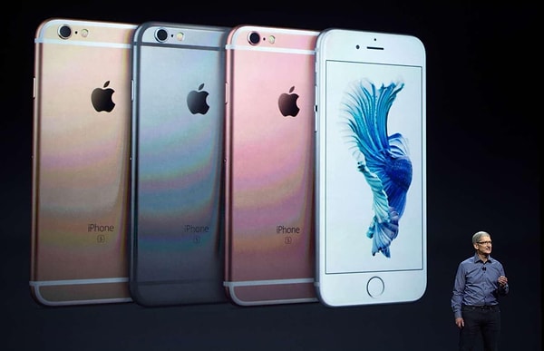 Apple uzun yıllar boyunca iki aşamalı bir iPhone tanıtım takvimi izledi.