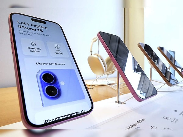 Apple’ın yeni modeli tanıtırken her yıl numara atlatması, tüketici gözünde sürekli bir yenilik algısı yaratıyor.